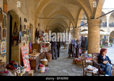 Bueyuek Han, große Karawanserei, Souvenir-Shops, Nikosia, Zypern, Griechenland, Europa Stockfoto