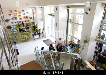 Mondo-Cafe in der trendigen Restaurant-Komplex auf dem Bogen, Makarios Avenue, Nikosia, Zypern, Griechenland, Europa Stockfoto