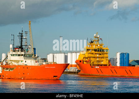 Ölversorgung Unterstützung Schiff Gampian Verteidiger Aberdeen Harbour für die Nordsee verlassen.  SCO 5483 Stockfoto