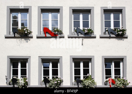 Fenster Fassade ein Schuhgeschäft, Kaiserstrasse in Waldshut, Baden-Württemberg, Deutschland, Europa Stockfoto