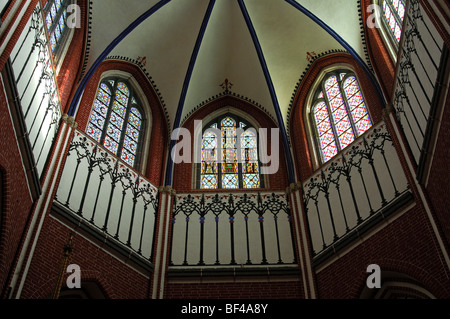 Glasfenster in der Apsis der Osten, mit den restlichen mittelalterlichen Glasfenster, Doberaner Münster Kathedrale von Bad Dobe Stockfoto