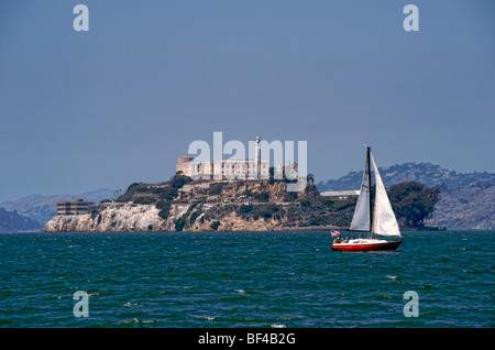 Alcatraz Insel, Segeln Boote in der Bucht von San Francisco, Kalifornien, USA Stockfoto