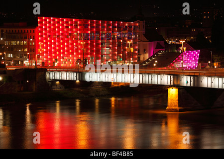 Ars Electronica Center und die Nibelungen Brücke über die Donau, Linz, Oberösterreich, Österreich, Europa Stockfoto