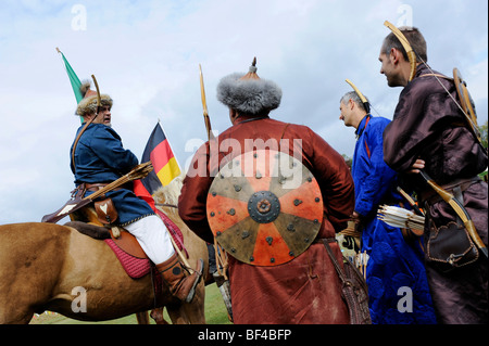 Teilnehmer der offenen Eocha Europameisterschaft 09, montiert Bogenschießen, mit Teilnehmern aus der ganzen Welt, treten verschiedene Stockfoto