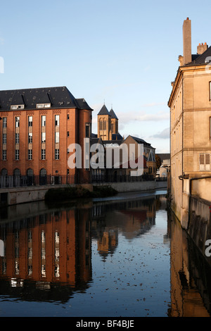 Riverside-Gebäude und Häuser in Metz in Lothringen Frankreich Stockfoto