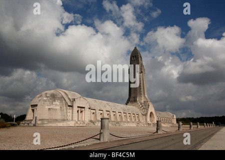 Ossuaire de Douaumont in der Nähe von den Schlachtfeldern von Verdun in Frankreich Stockfoto