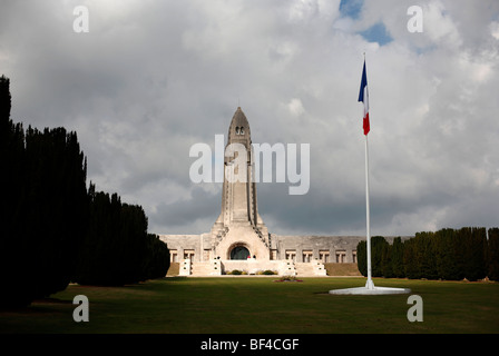 Ossuaire de Douaumont in der Nähe von den Schlachtfeldern von Verdun in Frankreich Stockfoto