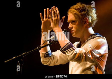 Britischer Sänger und Songwriter Patrick Wolf die live in der Schueuer, Luzern, Schweiz, Europa Stockfoto