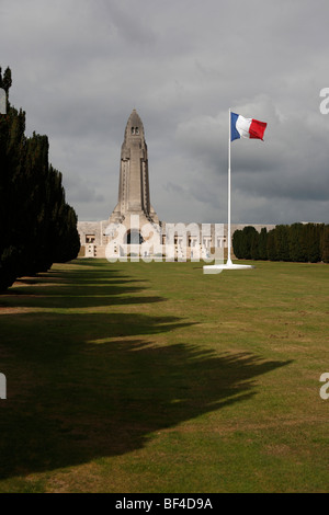 Ossuaire de Douaumont in der Nähe von den Schlachtfeldern von Verdun in Frankreich Stockfoto