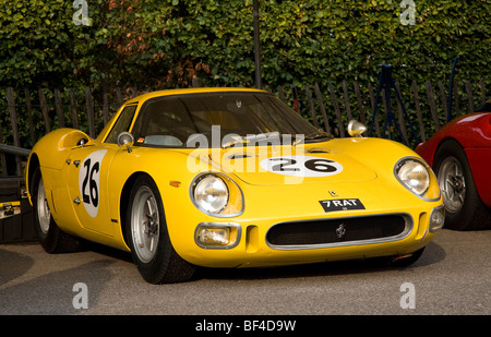 1965 Ferrari 250 LM im Fahrerlager bei Goodwood Revival Meeting, Sussex, UK. Stockfoto