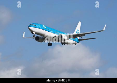 KLM Royal Dutch Airlines Boeing 737 auf Finale landen Stockfoto