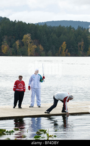 Des Olympischen Fackellaufs 2010 begann am Freitag, den 30. Oktober in Victoria, British Columbia, Kanada. Stockfoto