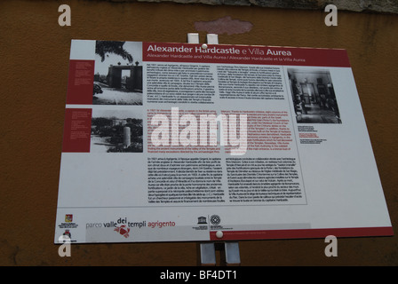 Tourist-Information board - Alexander Hardcastle - Villa Aurea, Tal der Tempel, Sizilien, Italien Stockfoto