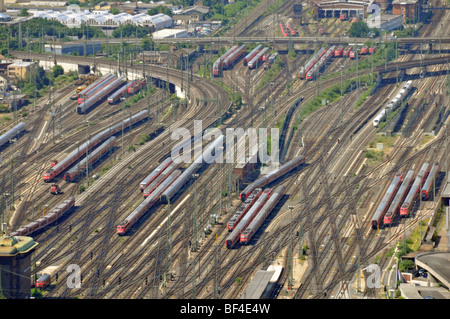 Bahngleise vor dem zentralen Bahnhof, Frankfurt Am Main, Hessen, Deutschland, Europa Stockfoto