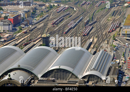 Bahngleise vor dem zentralen Bahnhof, Frankfurt Am Main, Hessen, Deutschland, Europa Stockfoto