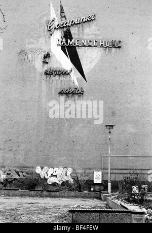 1950 s Schuh Werbung in Berlin, Deutschland, Westeuropa Stockfoto