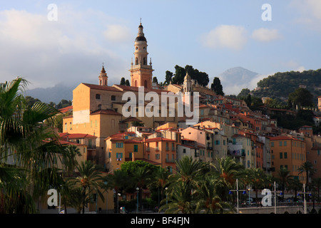 Alte Stadt Menton mit der Kirche St. Michel, Cote d ' Azur, Region Provence Alpes Cote d ' Azur, Alpes Maritimes, Frankreich Stockfoto