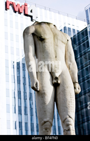 Skulptur vor ein Siemens Bürogebäude, Düsseldorf, Nordrhein-Westfalen, Deutschland, Europa Stockfoto