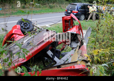 VW Golf haben rollte über Verkehrsunfall, hin-und hergerissen in zwei Teile, Sindelfingen, Baden-Württemberg, Deutschland, Europa Stockfoto