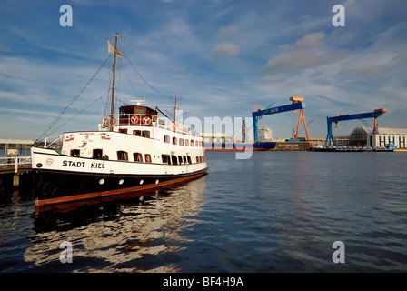 Blick auf die Landeshauptstadt Kiel und der HDW-Werft, Landeshauptstadt, Kiel, Schleswig-Holstein, Deutschland, Europa Stockfoto