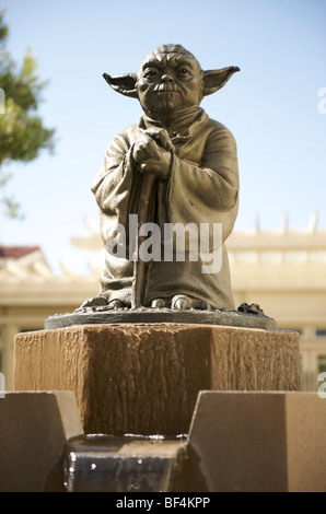 Yoda-Brunnen am Eingang zum Letterman Digital Arts Center, Lucasfilm in Presidio, San Francisco, Kalifornien, USA Stockfoto