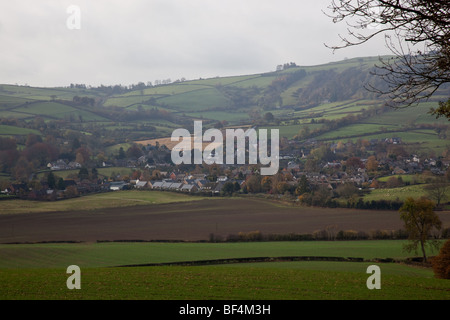 Das Dorf Clun, eingebettet in das Tal von Clun, Shropshire Stockfoto