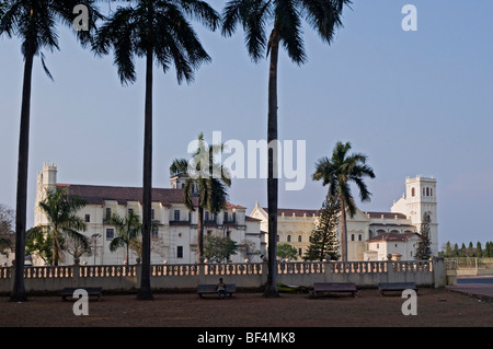 Blick von der Basilika de Bom Jesus Se Kathedrale und die Kirche des Heiligen Franziskus von Assisi, Old Goa Velha Goa, Indien, Asien Stockfoto