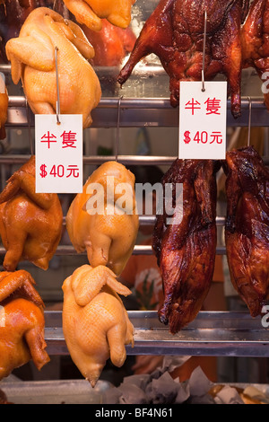 China, Hong Kong, Hong Kong Island, Wan Chai, typische shop Verkauf gekochtes Hühnerfleisch auf dem Display hängen Stockfoto