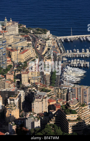 Monte-Carlo-Viertel mit der Straße bis zum Casino, Beginn der Formel-1-Rennstrecke, oben links, das Casino und t Stockfoto
