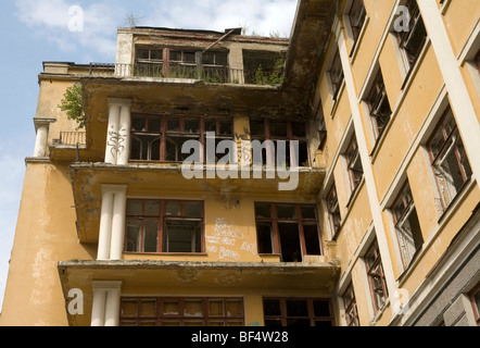 Krankenhaus ursprünglich für den NKWD errichtet, später als zentralen klinischen Krankenhaus, jetzt verlassen, Jekaterinburg, Russland Stockfoto