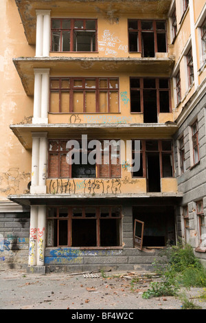 Krankenhaus ursprünglich für den NKWD errichtet, später als zentralen klinischen Krankenhaus, jetzt verlassen, Jekaterinburg, Russland Stockfoto