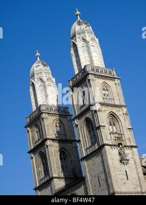 Die beiden Türme der Kirche Grossmünster in Zürich in der Schweiz Stockfoto