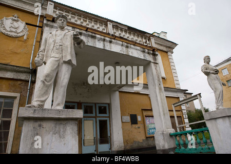 Alte Sowjetische civic Gebäude in ländlichen Stadt, Russland Stockfoto