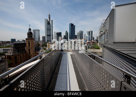 Ansicht des Finanzviertels, Commerzbank, Europäische Zentralbank, Deutsche Bank, Hessische Landesbank und St. Catherine Chu Stockfoto