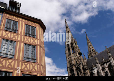 Frankreich, Türme Straße von Rouen in der Normandie mit der Abtei Kirche von Saint-Ouen im Boden Stockfoto