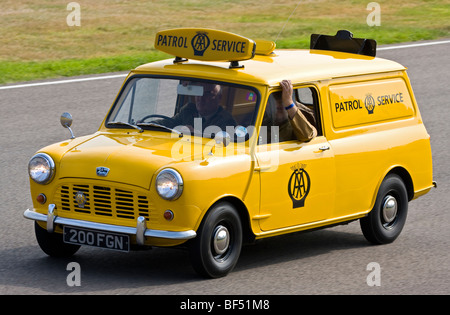 1963 Austin Mini Van gebräuchlich durch die AA neu. Goodwood Revival Meeting, Sussex, UK. Stockfoto