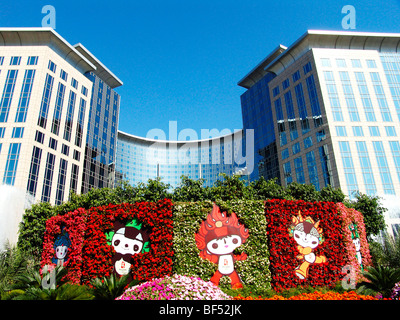 Fuwa vor Peking Grand Hyatt Hotel, Wangfujing, Peking, China Stockfoto