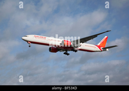 Eine Air India Boeing 777 im Finale landen Stockfoto