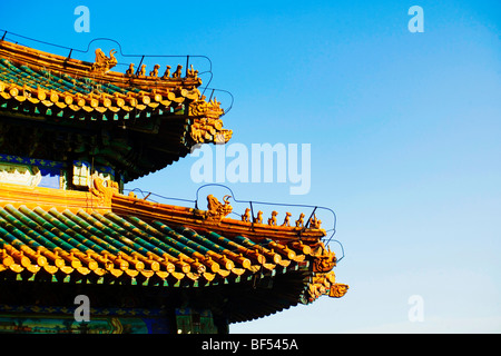 Glasierte Dachziegel von kommen durch ein Bild scrollen, Sommerpalast, Peking, China Stockfoto