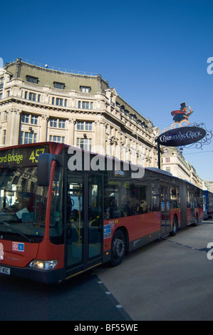 Oxford Circus mit neue X-Kreuzung, London Stockfoto