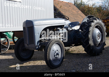 Ferguson-Traktor aus den 1950er Jahren, oft auch als "The Littke Grey Fergie" bezeichnet. Stockfoto