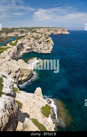 Klippen in der Nähe von Cala s'Almonia Bay, Mallorca, Mallorca, Balearen, Mittelmeer, Spanien, Europa Stockfoto