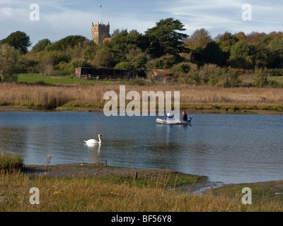 Western River Yar und Süßwasser Dorfkirche, Isle Of Wight, Großbritannien Stockfoto