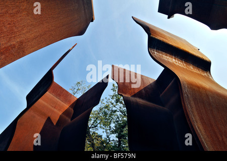 Kunst von Eduardo Chillida, Buscando la Luz vor der Pinakothek der Moderne Museum, München, Bayern, Deutschland, Europa Stockfoto