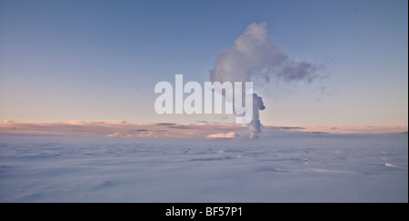 Dampf aus der Geothermie-Anlage, Hellisheidi Kraftwerk, Island Stockfoto