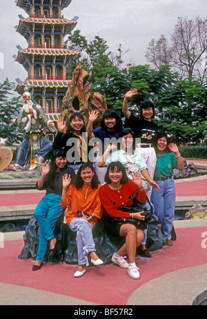 Singapurer, Jugendlichen, Frauen, Tiger Balm Gardens, Theme Park, ehemals Haw Par Villa, Singapur Stockfoto