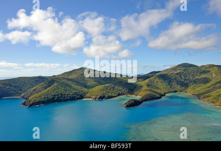 Luftaufnahme des Mantaray Bay, Hook Island, Whitsunday Islands Nationalpark, Queensland, Australien Stockfoto