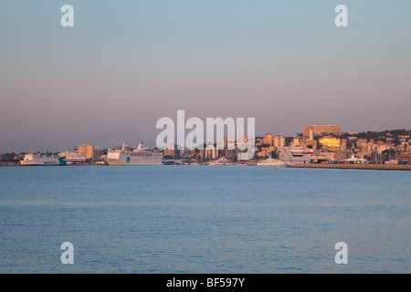 Skyline von Palma De Mallorca in der Morgensonne, Mallorca, Mallorca, Balearen, Mittelmeer, Spanien, Europa Stockfoto