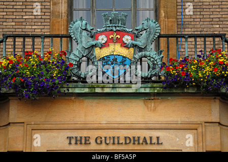 Wappen auf dem Balkon des Rathauses, Markt Hill, Cambridge, Cambridgeshire, England, Vereinigtes Königreich, Europa Stockfoto