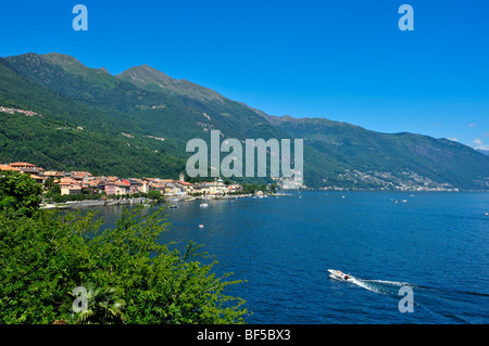 Stadtbild mit Lago Maggiore See, Cannobio, Piemont, Italien, Europa Stockfoto